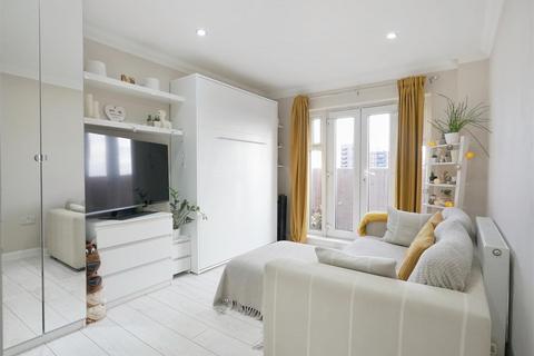 undefined, Roberts Place, Dagenham