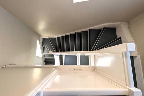 2 bedroom flat for sale, London, SE5
