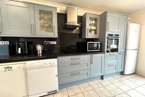 3 bedroom terraced house for sale, Westerleigh Close, Chippenham