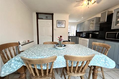 3 bedroom terraced house for sale, Westerleigh Close, Chippenham