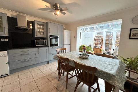 3 bedroom terraced house for sale, Westerleigh Close, Chippenham