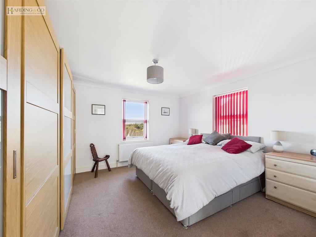 Bedroom 1.jpg