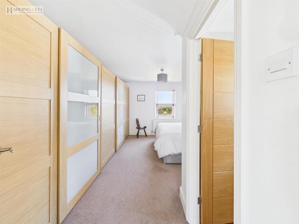 Bedroom 1 iv.jpg