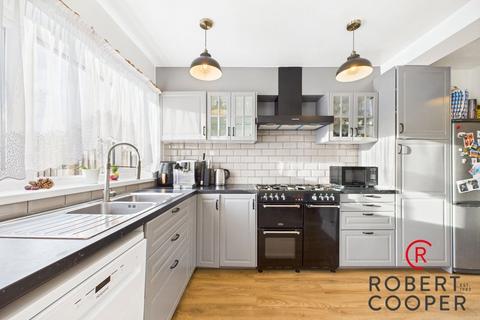 4 bedroom terraced house for sale, Beverley Road, Ruislip, HA4