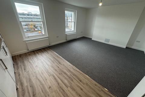 2 bedroom flat to rent, Sandgate Road, Folkestone