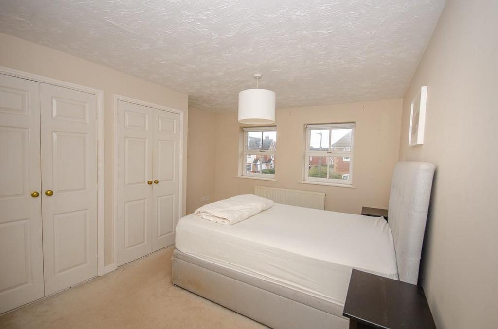 Bedroom 1.jpg