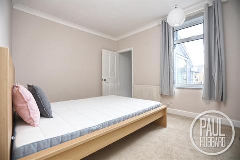 3 bedroom semi-detached house for sale, Lovewell Road, Lowestoft, NR33