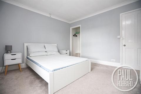3 bedroom semi-detached house for sale, Lovewell Road, Lowestoft, NR33