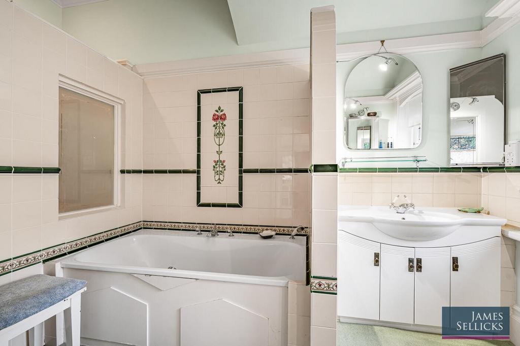 Master En-Suite