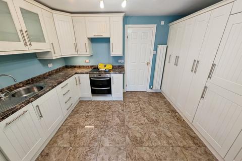 2 bedroom semi-detached house to rent, Strathern Drive, Bilston