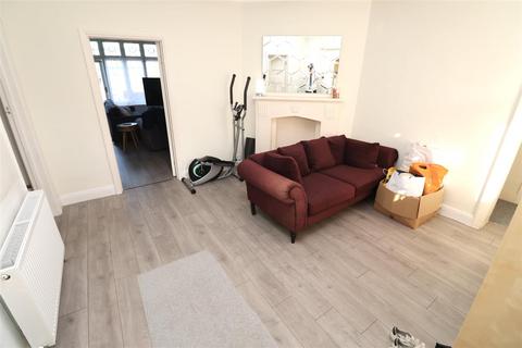 3 bedroom flat to rent, Armitage Road, Golders Green