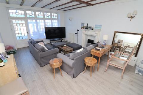 4 bedroom flat to rent, Armitage Road, Golders Green