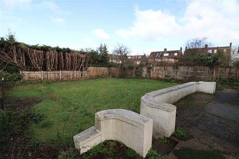 4 bedroom flat to rent, Armitage Road, Golders Green