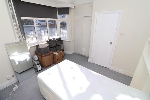 4 bedroom flat to rent, Armitage Road, Golders Green