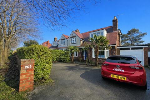 2 bedroom semi-detached house for sale, Filey Road, Scarborough YO11