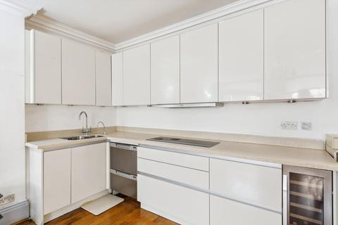 3 bedroom flat to rent, Lancaster Gate, London, W2.
