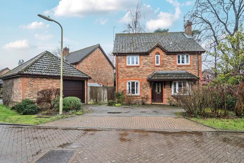 4 bedroom detached house for sale, Winchcombe Close, Fleet, Hampshire