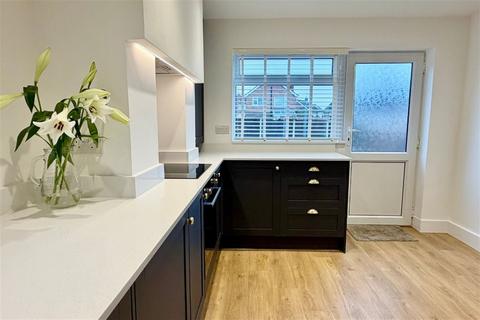 2 bedroom detached house for sale, Redland Close, Beeston, NG9 5LA
