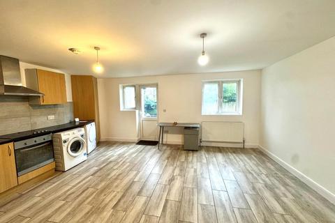 2 bedroom house to rent, Westside, London