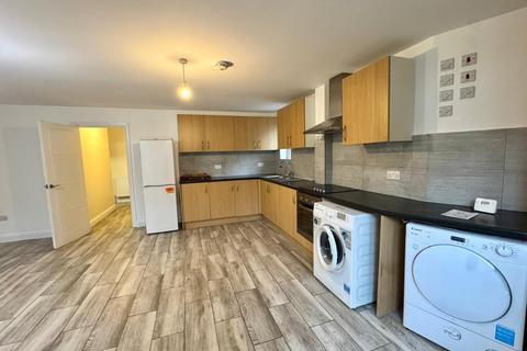 2 bedroom house to rent, Westside, London