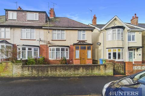 3 bedroom end of terrace house for sale, Roundhay Road, Bridlington