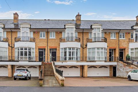 St Davids Drive, Englefield Green, Egham, TW20