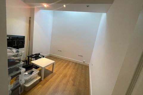 2 bedroom flat to rent, Haslemere Road, Ilford, Essex, IG3