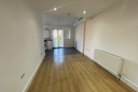 2 bedroom flat to rent, Haslemere Road, Ilford, Essex, IG3