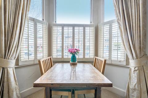 2 bedroom flat for sale, Holmdene Avenue, Herne Hill, London, SE24