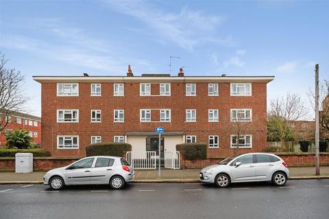 3 bedroom flat to rent, Longley Road, Tooting SW17
