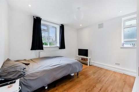 3 bedroom flat to rent, Longley Road, Tooting SW17