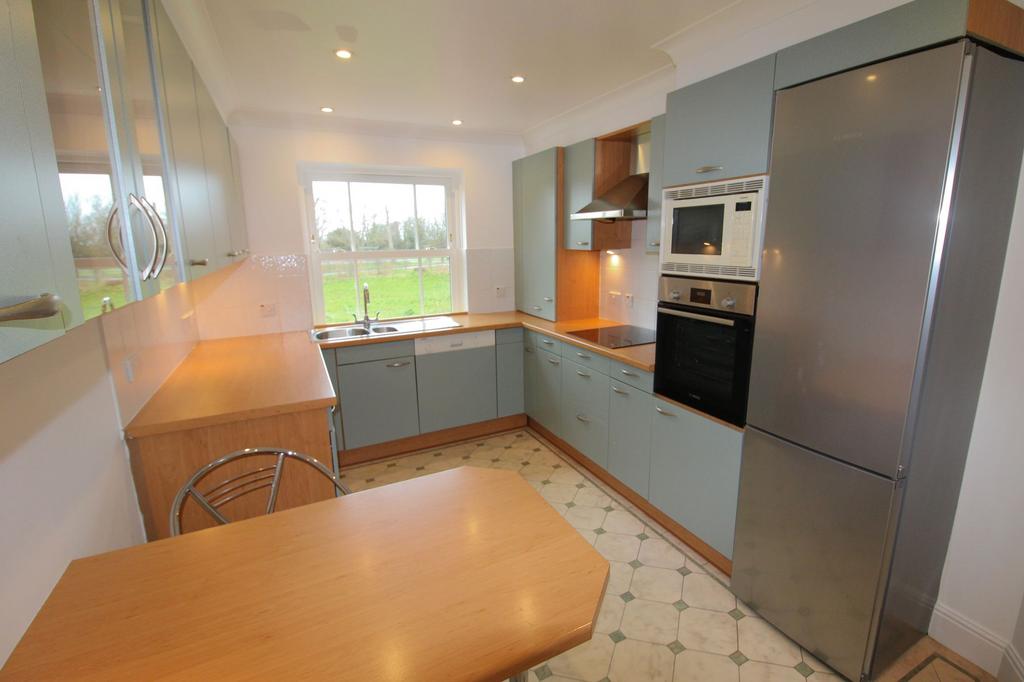 Eat-in kitchen