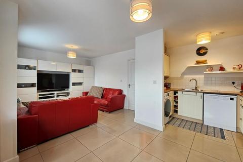 2 bedroom apartment to rent, Pineacre Close, Altrincham