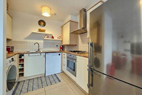2 bedroom apartment to rent, Pineacre Close, Altrincham