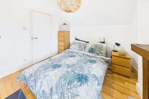 1 bedroom apartment to rent, Heath Road, Twickenham