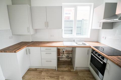 3 bedroom semi-detached house to rent, Perry Road, Nottingham