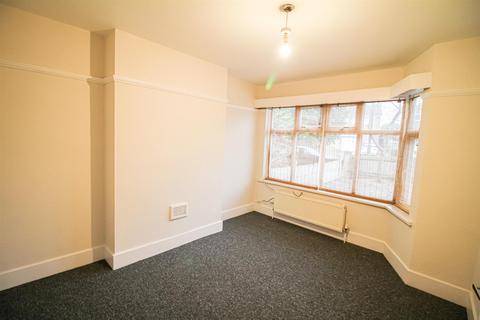 3 bedroom semi-detached house to rent, Perry Road, Nottingham