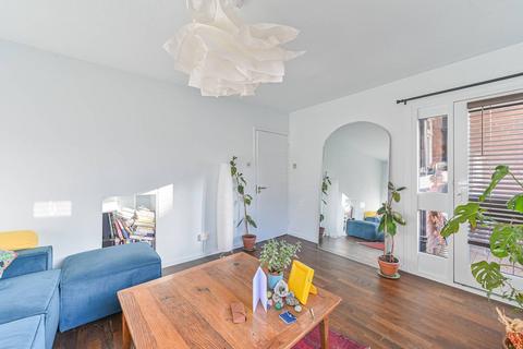 1 bedroom flat for sale, Sandmere Road, Clapham North, London, SW4
