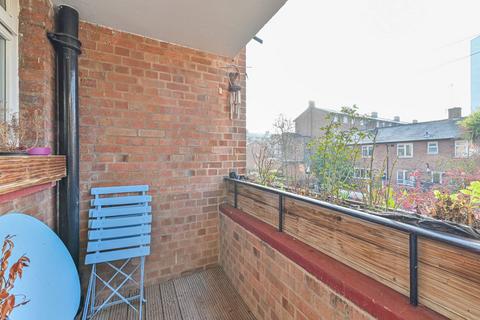 1 bedroom flat for sale, Sandmere Road, Clapham North, London, SW4
