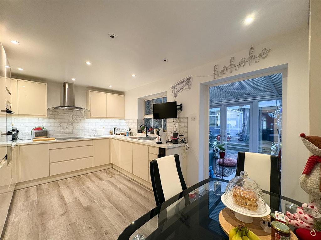Kitchen Dining.jpg