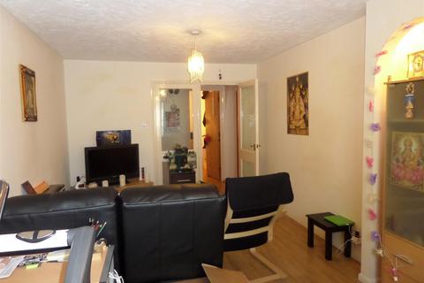 2 bedroom flat for sale, Tudor Close, Hatfield