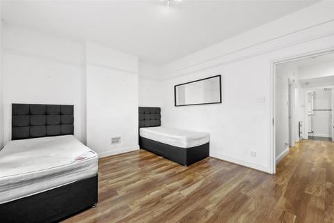 undefined, Finchley Road, London, NW3