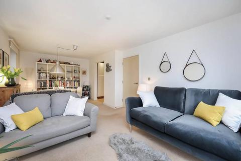 3 bedroom flat for sale, Seven Sisters Road, Finsbury Park, London, N4
