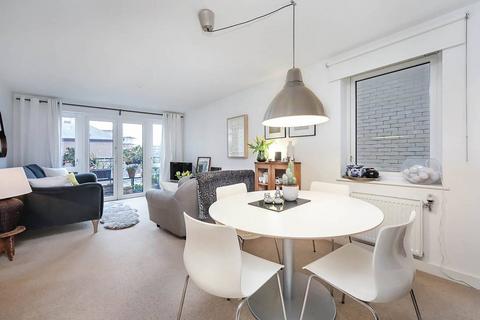 3 bedroom flat for sale, Seven Sisters Road, Finsbury Park, London, N4
