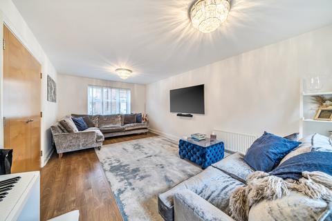 5 bedroom detached house for sale, Truesdales, Ickenham, Uxbridge