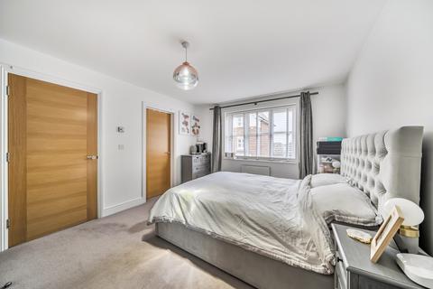 5 bedroom detached house for sale, Truesdales, Ickenham, Uxbridge