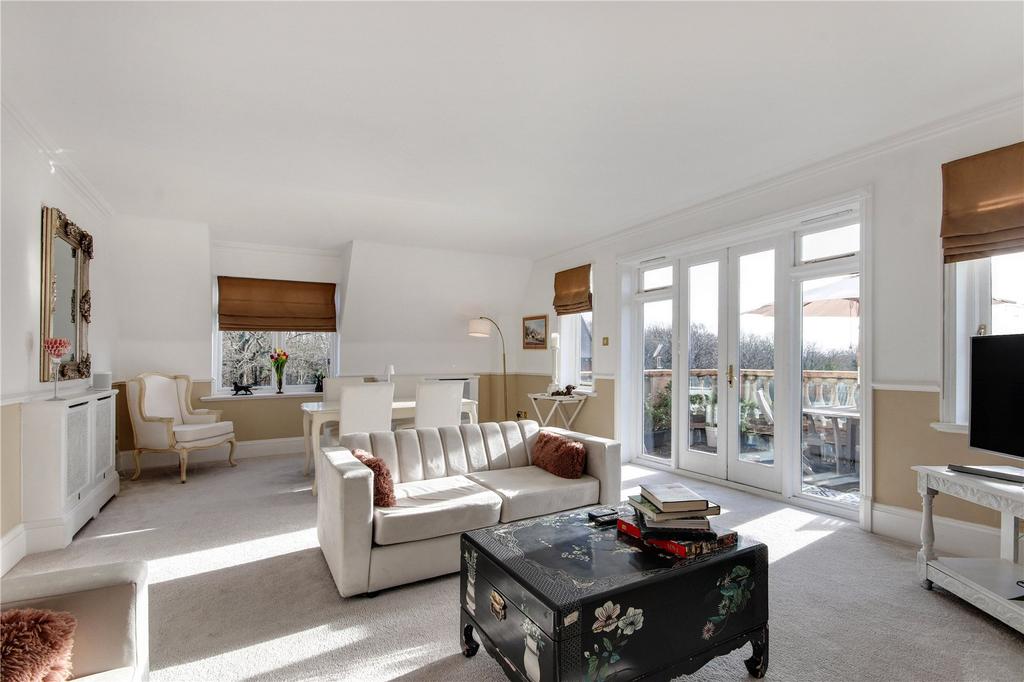 Sitting /Dining Room
