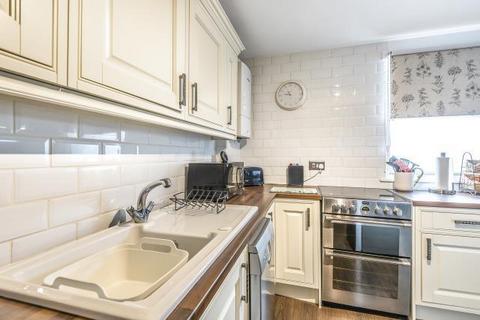 2 bedroom flat to rent, Staines Road West,  Sunbury-On-Thames,  TW16