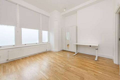 4 bedroom flat to rent, Glenilla Road, Hampstead, London, NW3