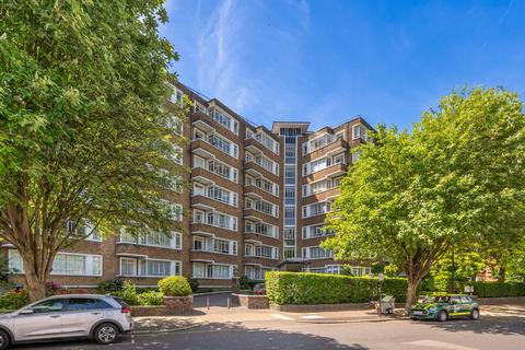 Studio to rent, Prince Albert Road, St John's Wood, London, NW8